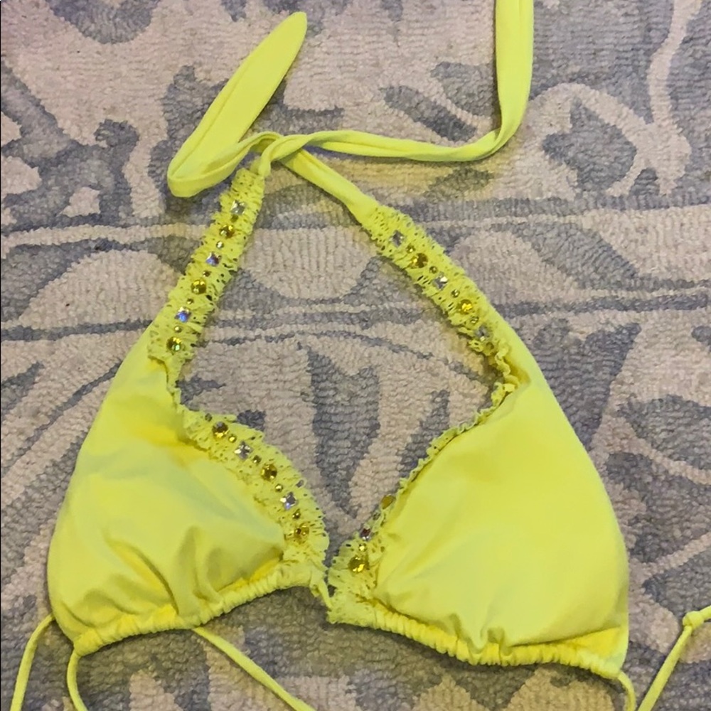 Victoria’s Secret string bikini